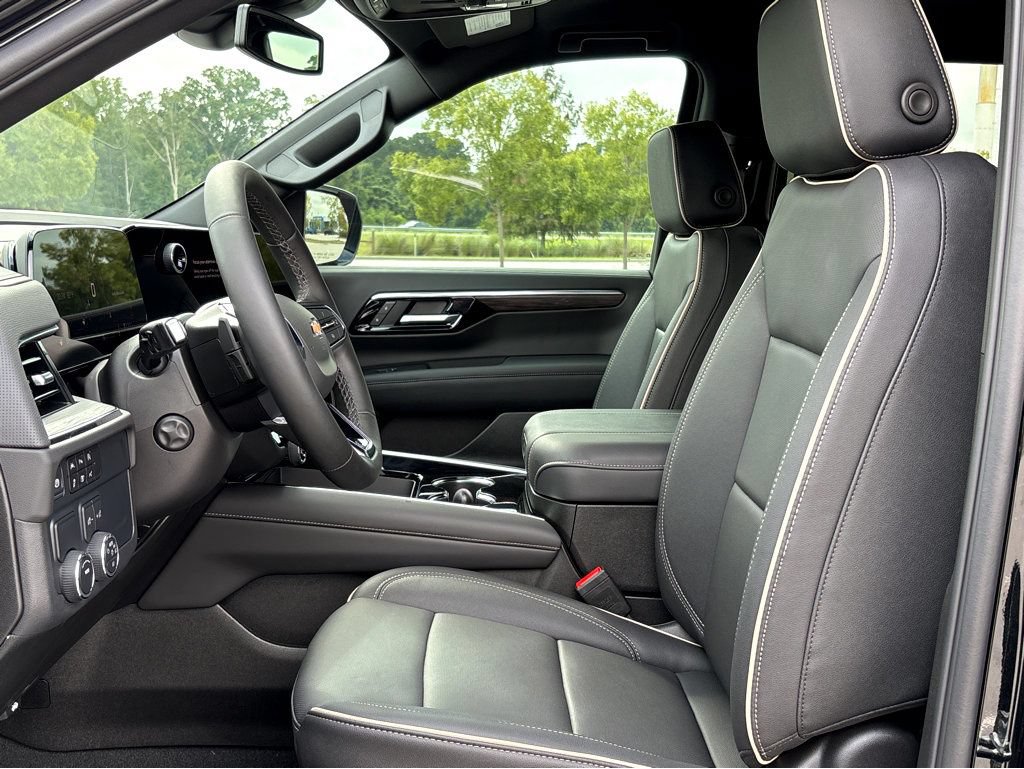 New 2025 Chevrolet Suburban Premier RWD image 15