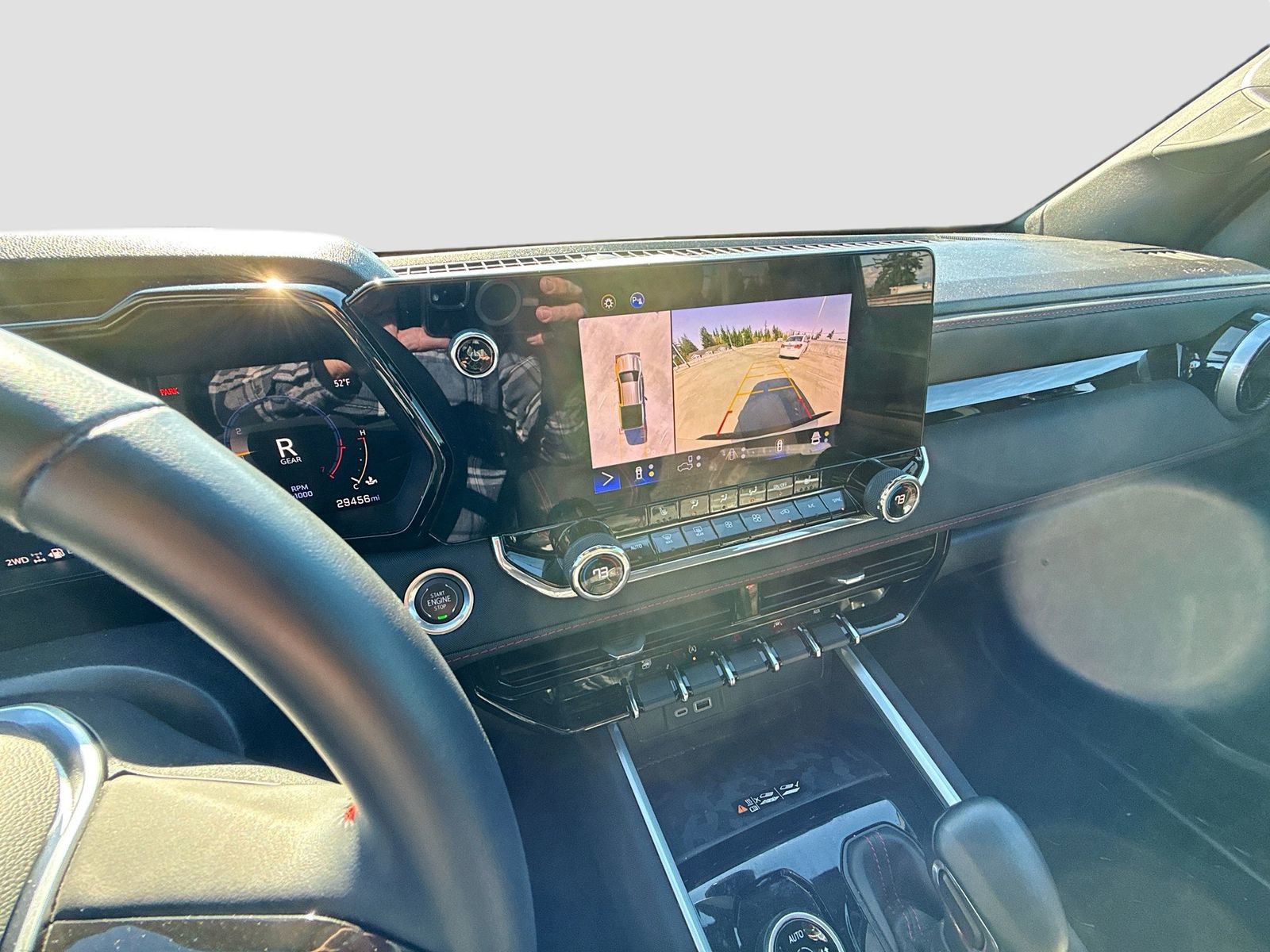 Used 2024 Chevrolet Colorado Z71 w/ Z71 Convenience Package 2 image 16