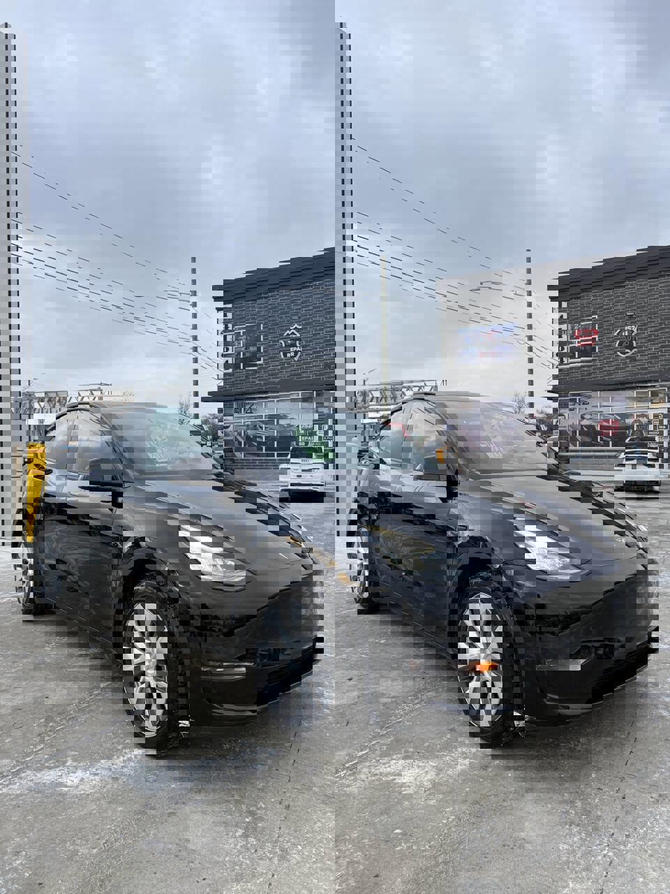 Used 2021 Tesla Model Y Long Range image 1