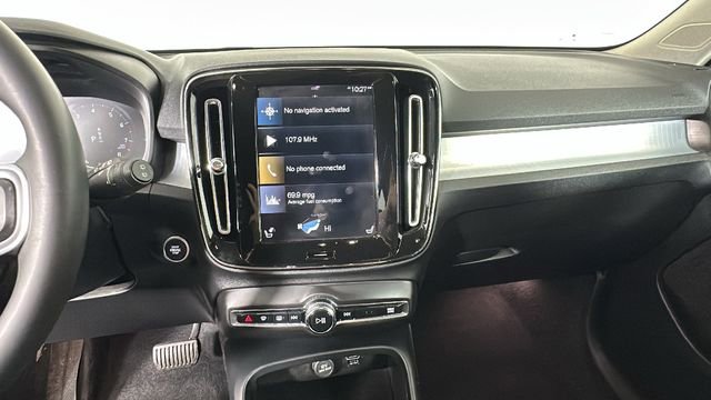 Used 2022 Volvo XC40 T5 Momentum AWD/4WD image 21