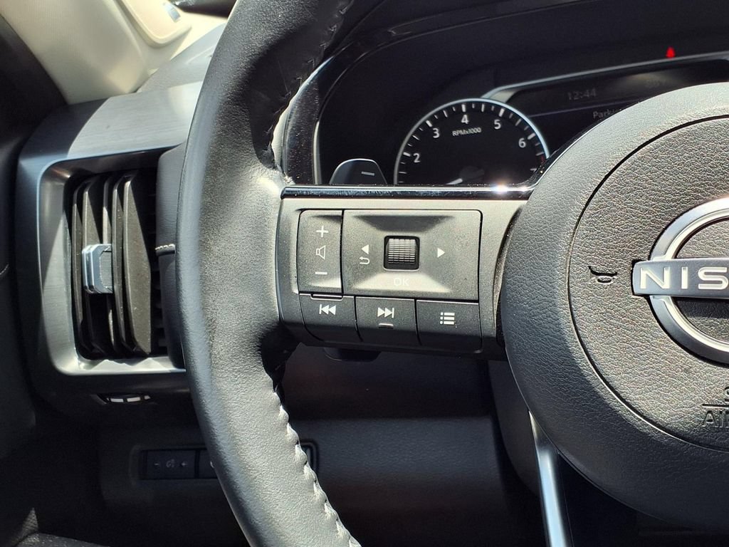 Used 2024 Nissan Pathfinder SL w/ SL Premium Package FWD image 14