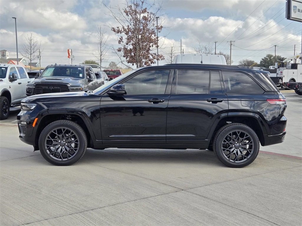 New 2025 Jeep Grand Cherokee Summit image 2