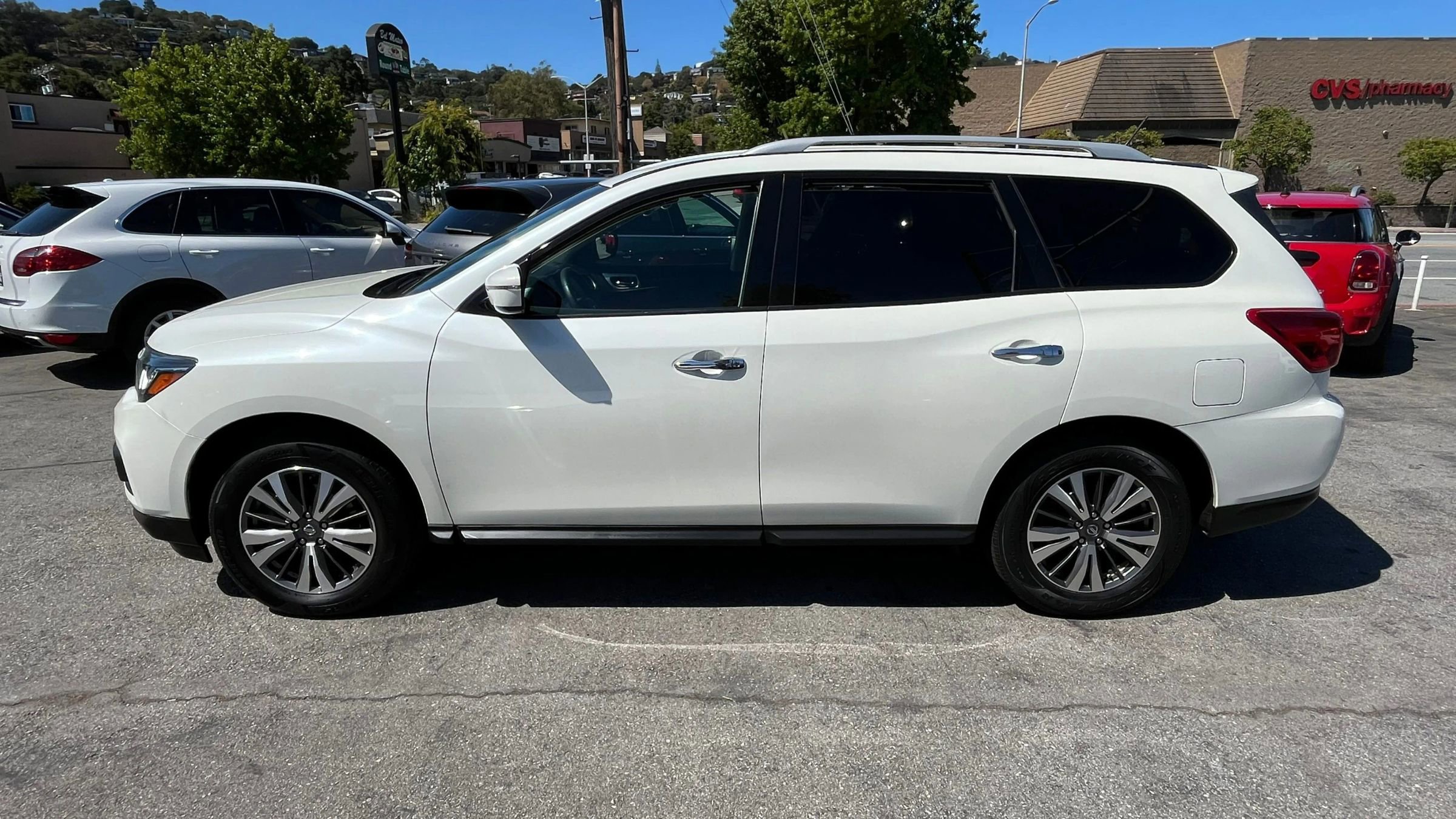 Used 2017 Nissan Pathfinder SV w/ Trailer Tow Package image 4