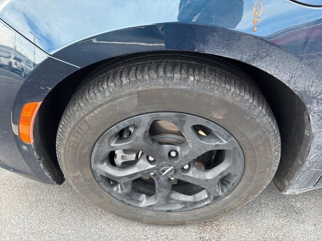 Used 2022 Chrysler Pacifica Touring-L w/ Uconnect Theater Family Group image 11