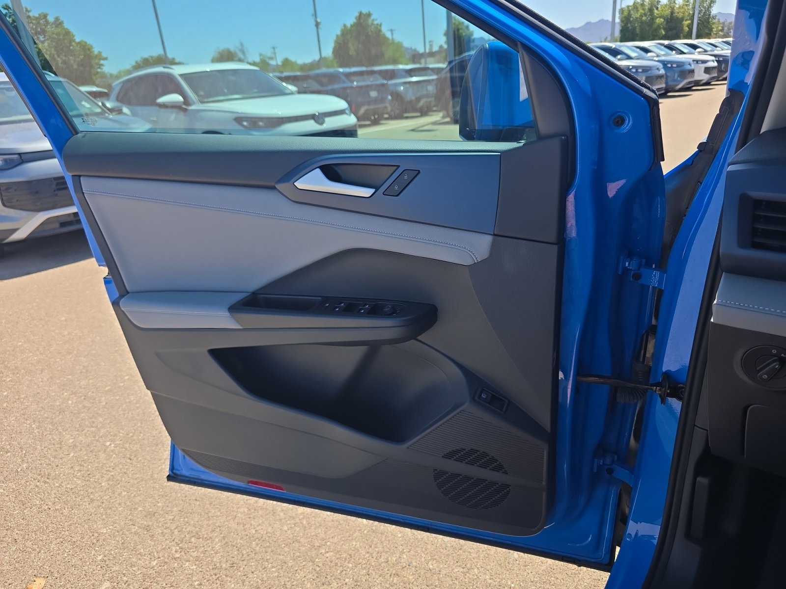 Certified 2024 Volkswagen Taos SE FWD image 13