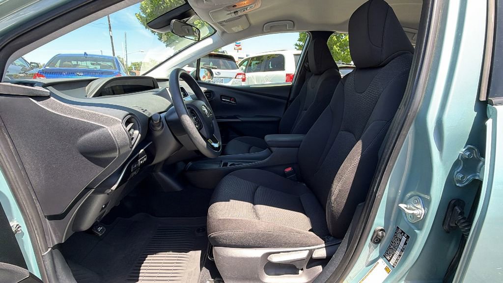 Used 2022 Toyota Prius LE FWD image 32