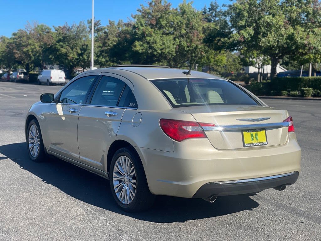 Used 2011 Chrysler 200 Limited FWD image 6
