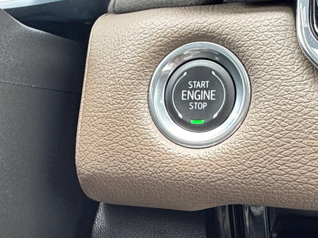 Used 2025 GMC Canyon Denali AWD/4WD image 33