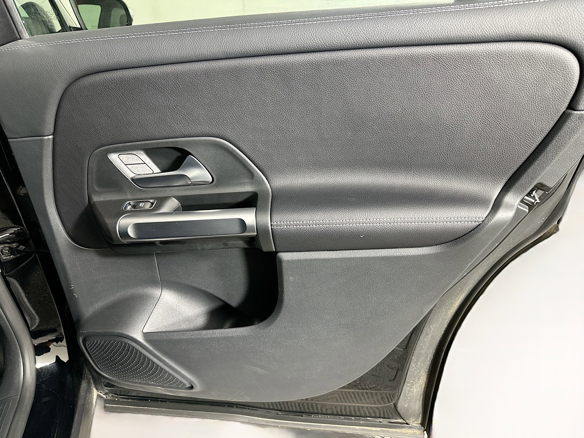 Used 2025 Mercedes-Benz GLB 250 4MATIC image 30