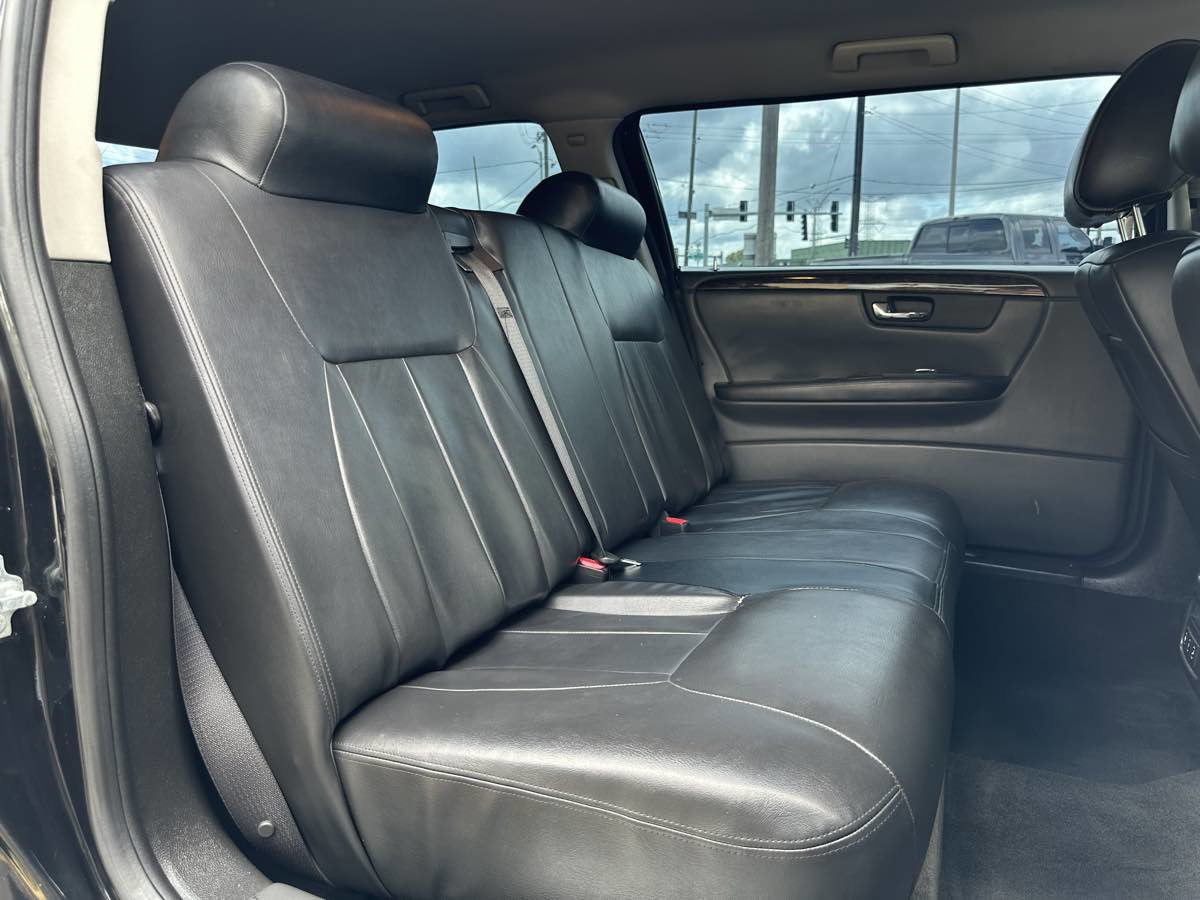 Used 2011 Cadillac DTS Limousine image 36