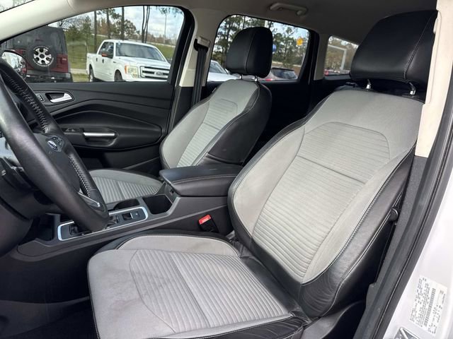 Used 2017 Ford Escape SE w/ SE Sport Appearance Package image 18