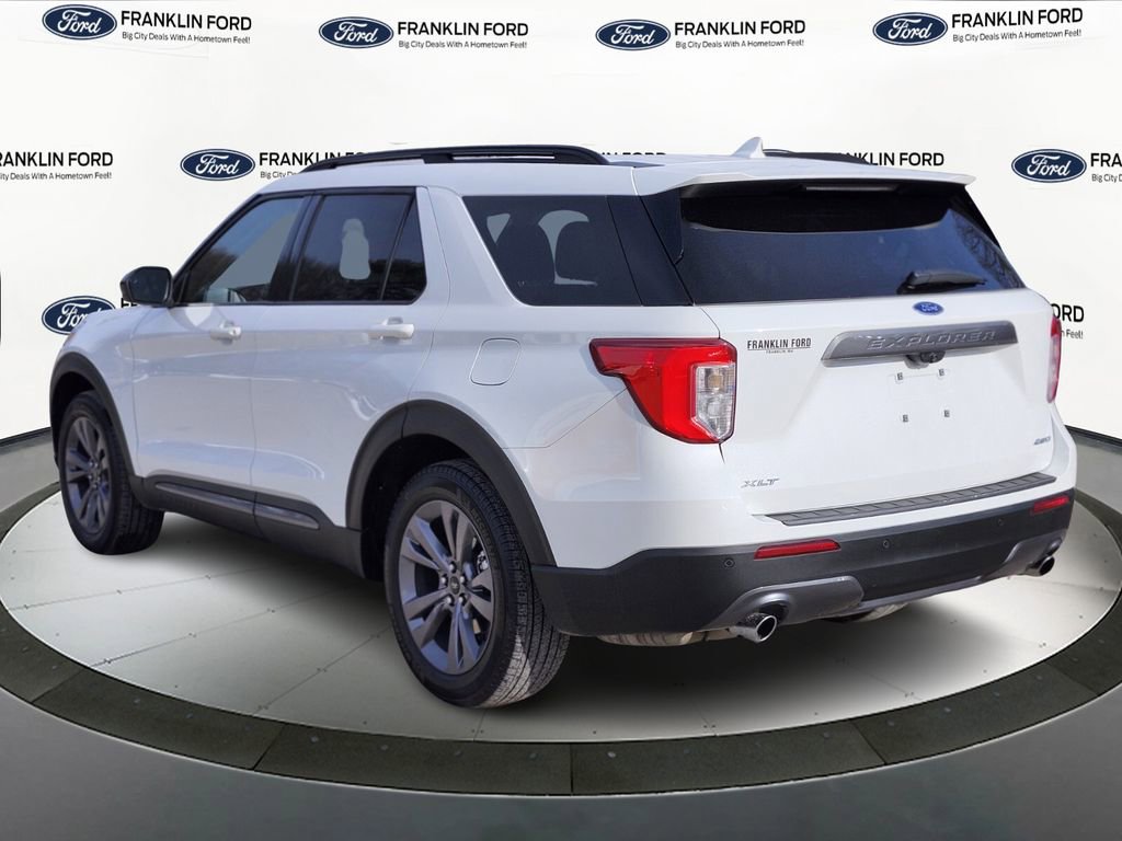 Certified 2022 Ford Explorer XLT w/ Equipment Group 202A image 3