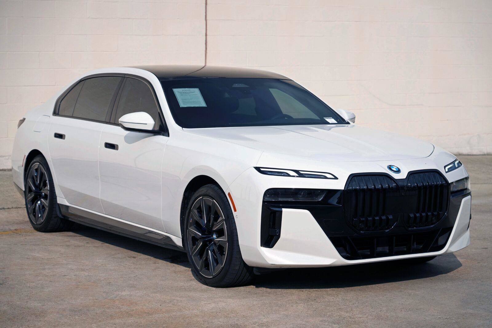 Used 2024 BMW i7 xDrive60 w/ Premium Package AWD/4WD image 61