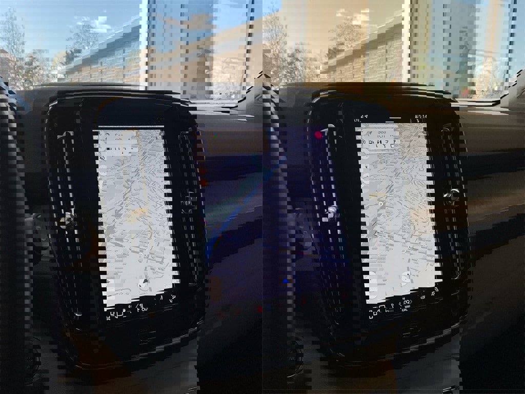 Certified 2023 Volvo XC40 B5 Plus w/ Driver Assist Package image 17