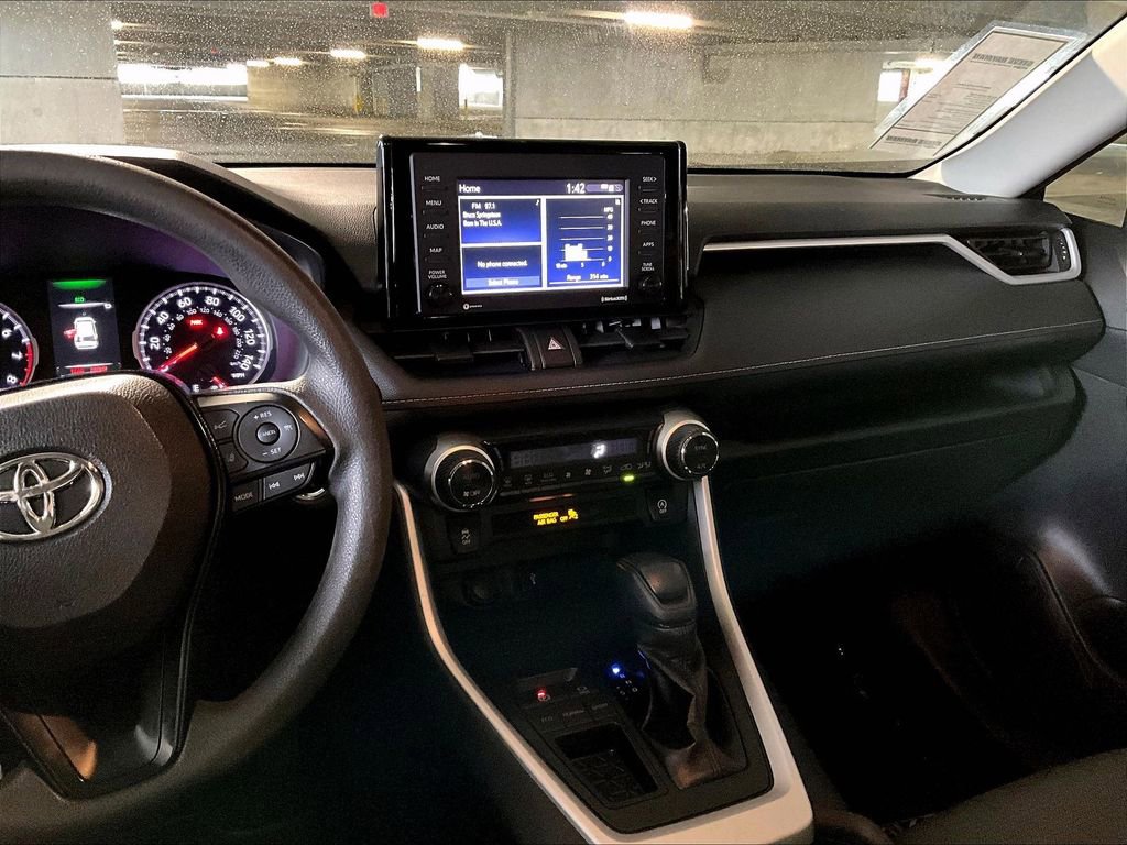 Used 2020 Toyota RAV4 XLE w/ Convenience Package image 10