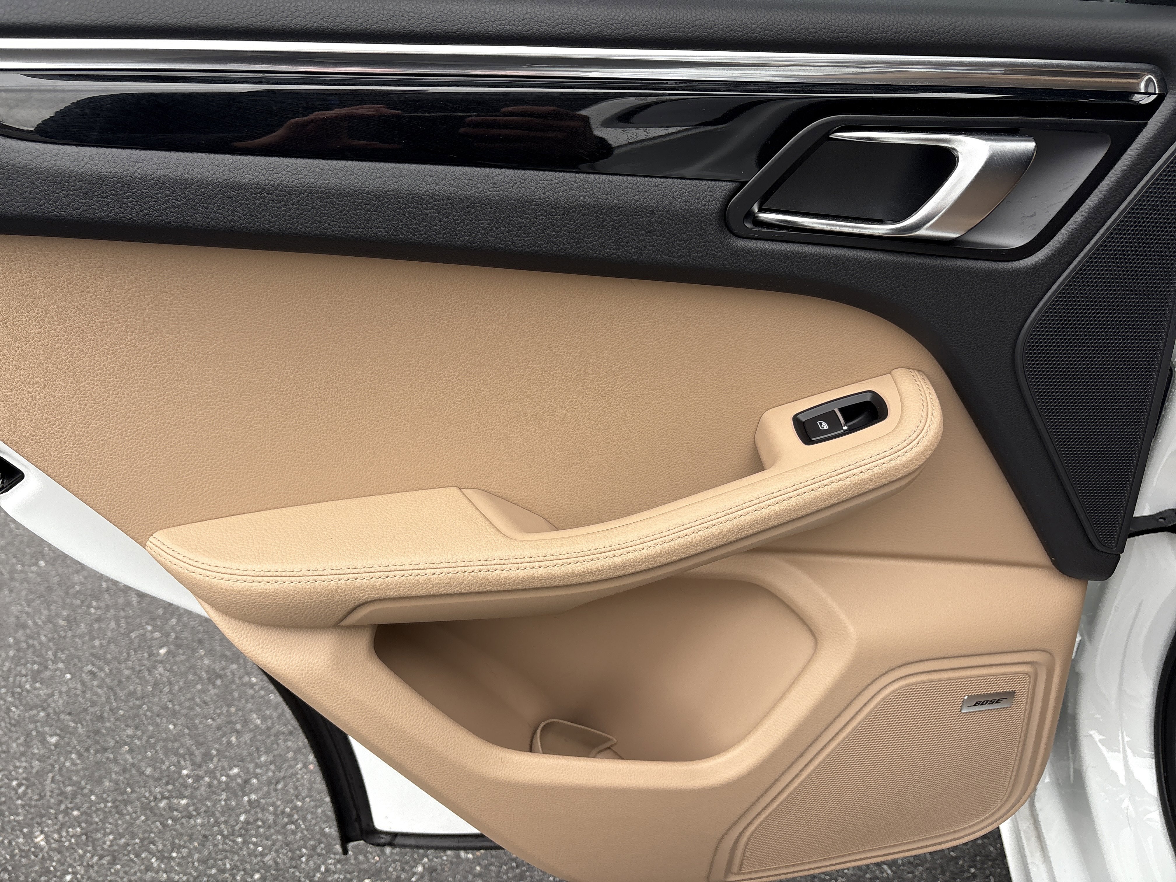 Certified 2025 Porsche Macan image 33