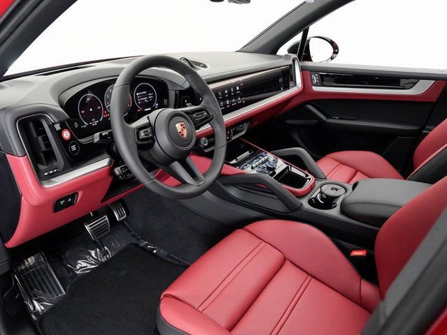 Certified 2025 Porsche Cayenne S AWD/4WD image 4