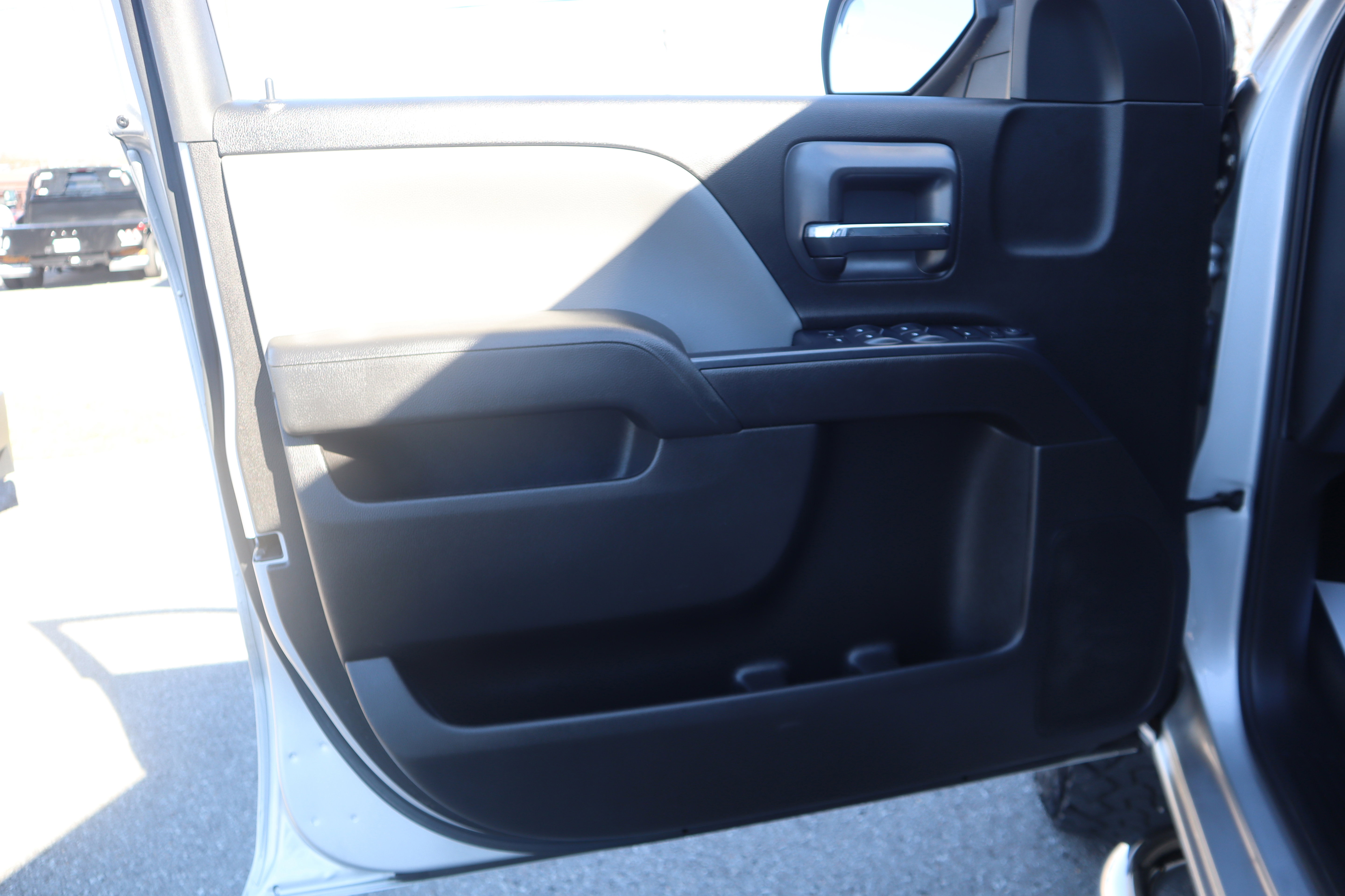 Used 2018 Chevrolet Silverado 1500 Custom w/ Custom Value Package RWD image 22