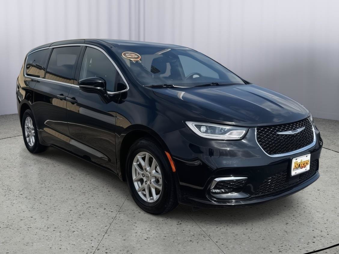 Used 2025 Chrysler Pacifica Select FWD image 7