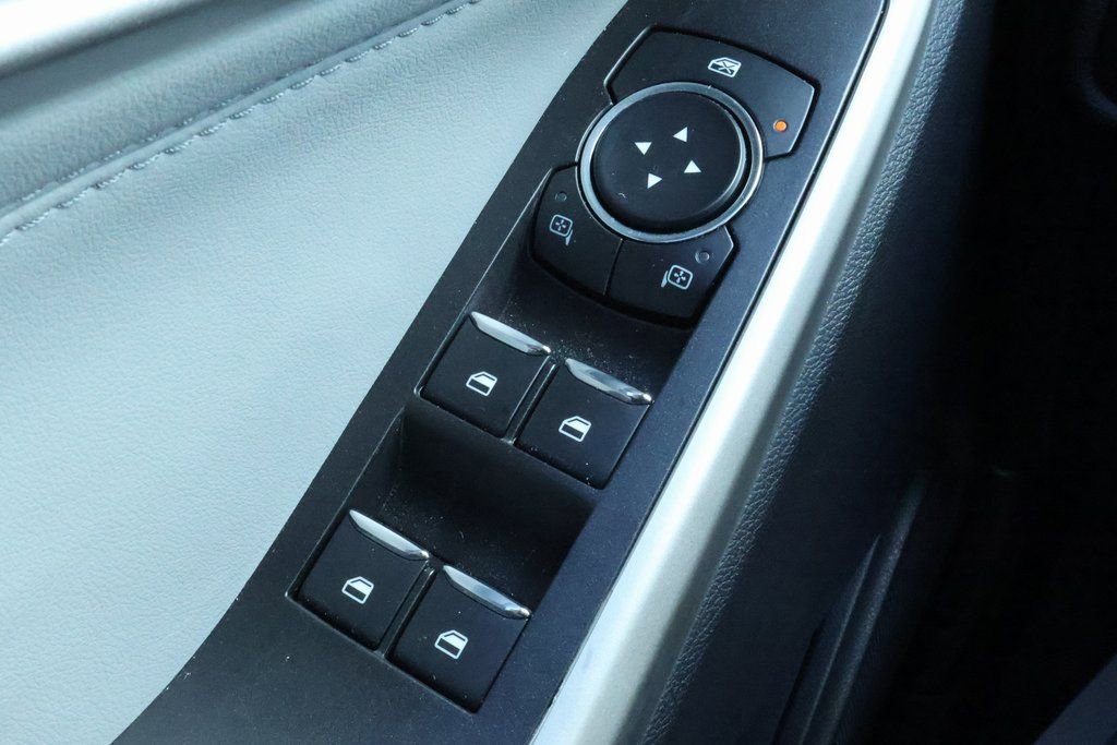 Used 2022 Ford Explorer XLT w/ Equipment Group 202A image 17