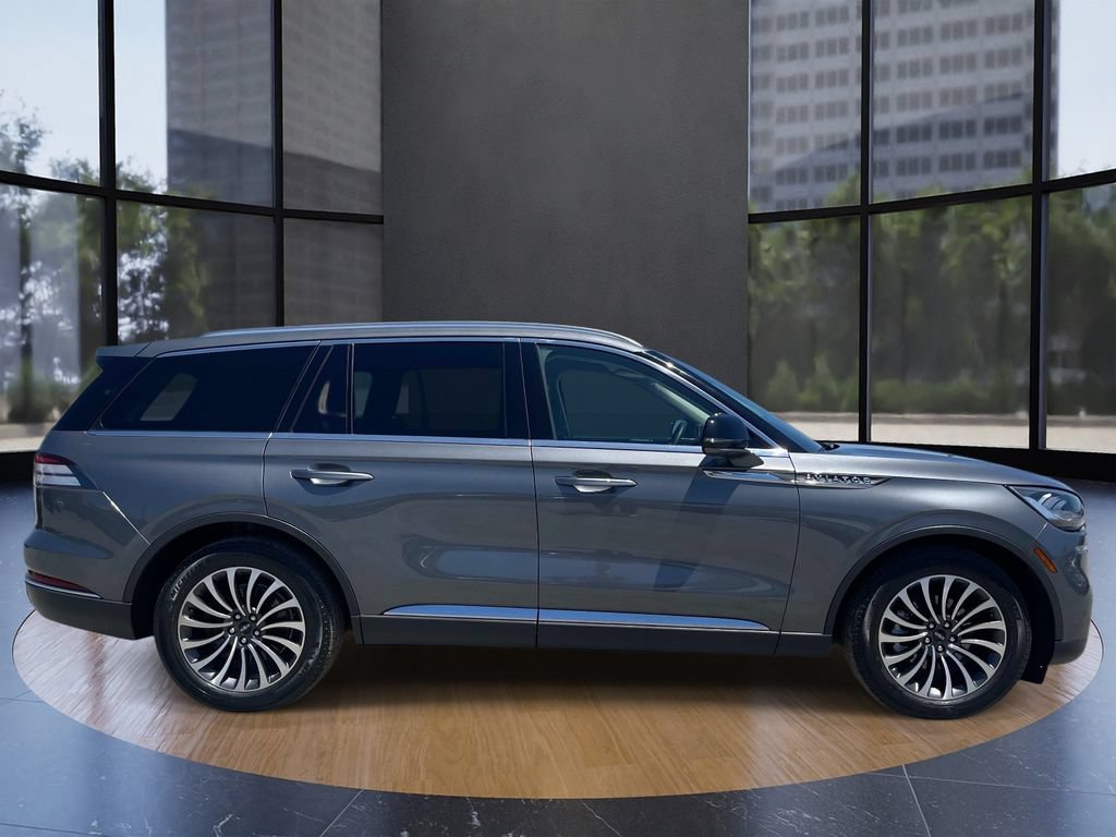 Used 2023 Lincoln Aviator 2WD w/ Premium Package image 2