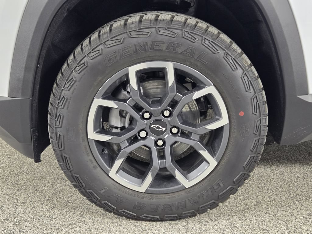 New 2026 Chevrolet Equinox ACTIV w/ Convenience Package III FWD image 13