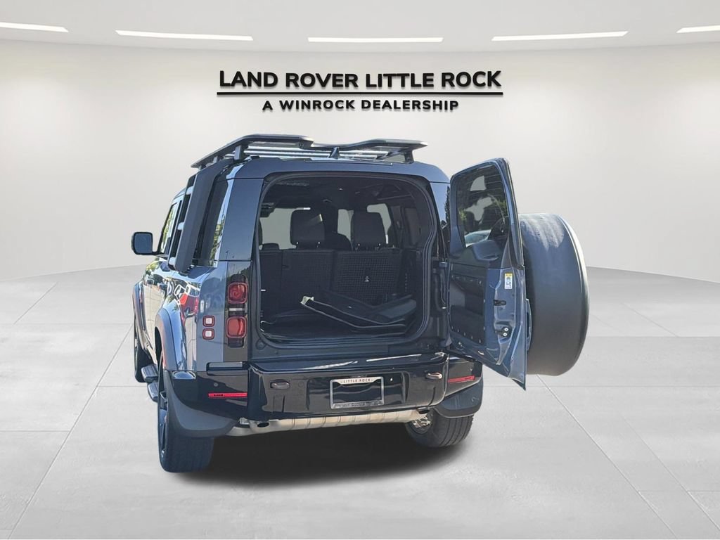 Used 2023 Land Rover Defender 110 X-Dynamic SE AWD/4WD image 12