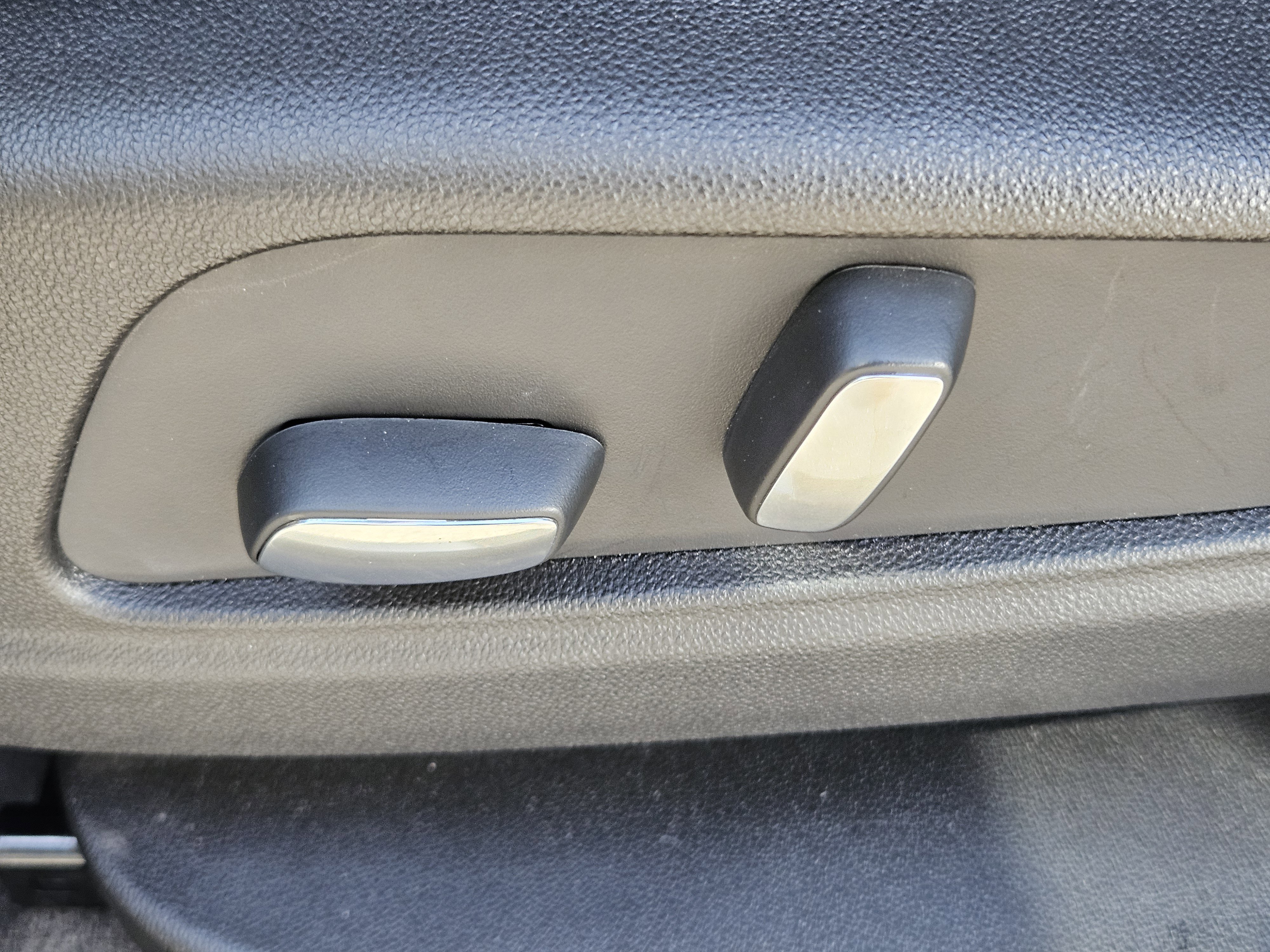 New 2025 Cadillac XT6 Luxury image 24