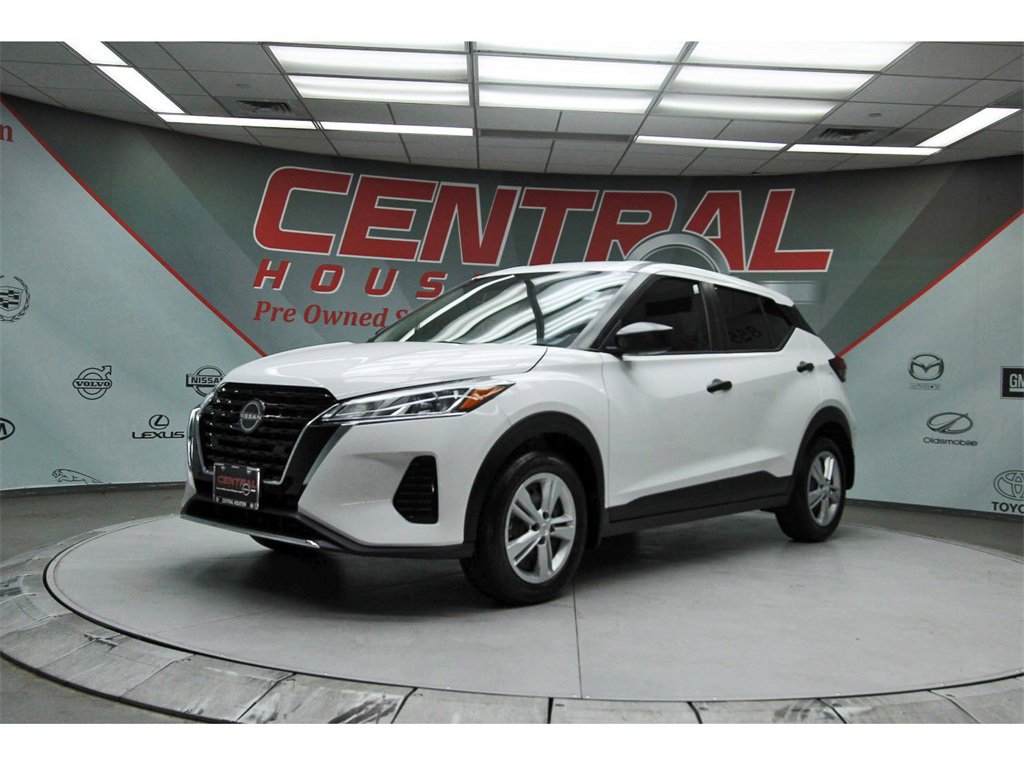 Used 2025 Nissan Kicks Play S image 3