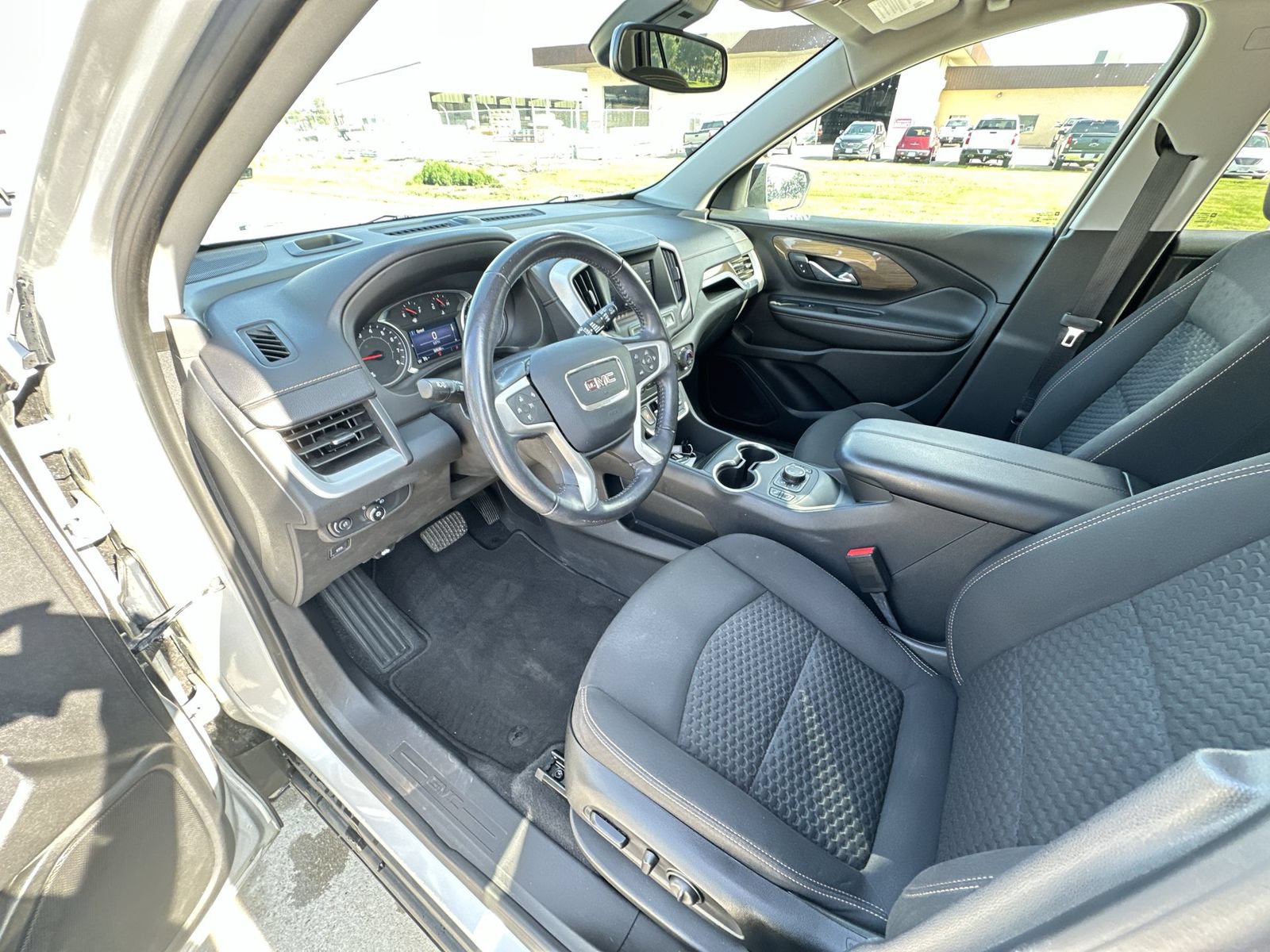 Used 2021 GMC Terrain SLE w/ Driver Convenience Package AWD/4WD image 10