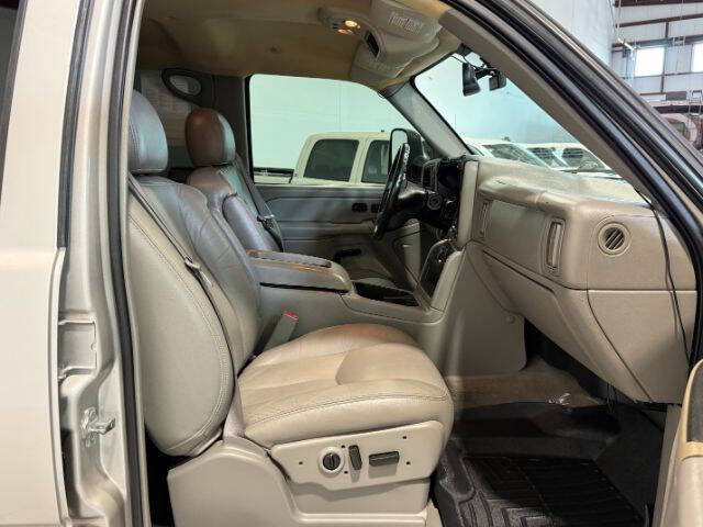 Used 2007 GMC Sierra 2500 SLT w/ Heavy-Duty Power Package AWD/4WD image 16