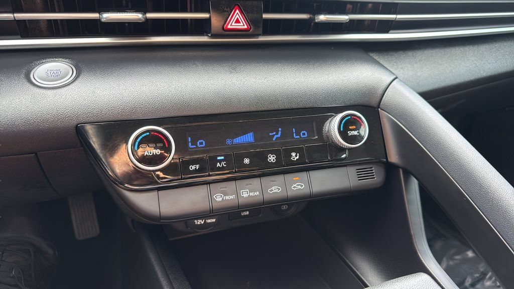 Used 2022 Hyundai Elantra SEL FWD image 18