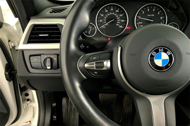 Used 2017 BMW 320i Sedan image 18