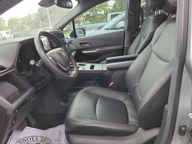 Used 2024 Toyota Sienna XSE FWD image 10