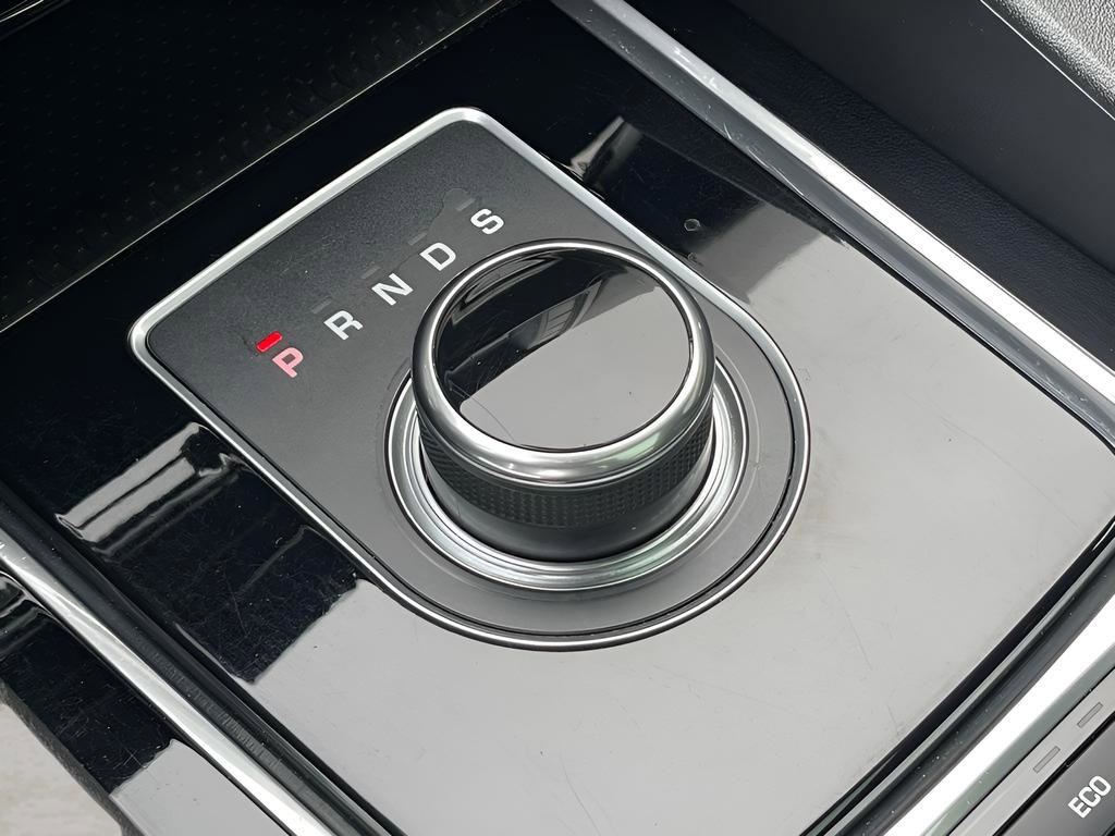 Used 2018 Jaguar F-PACE Premium image 35