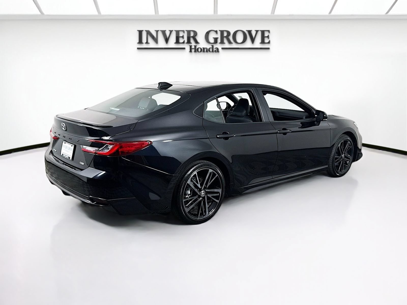 Used 2025 Toyota Camry XSE FWD image 5