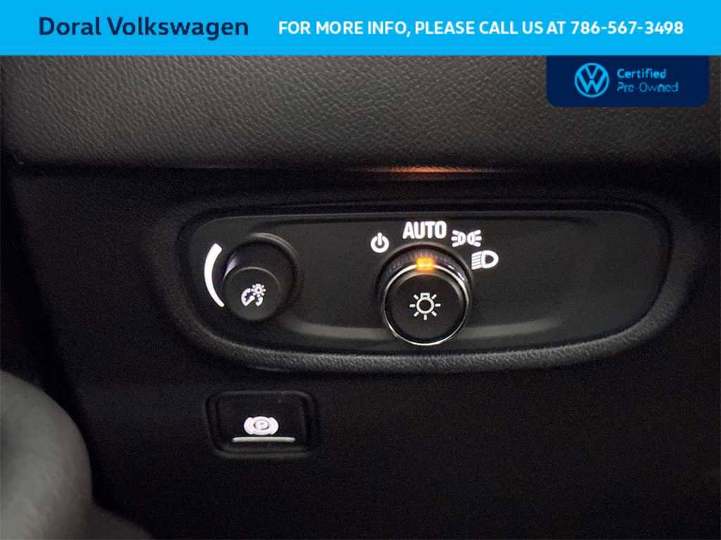 Used 2023 GMC Terrain SLE image 17