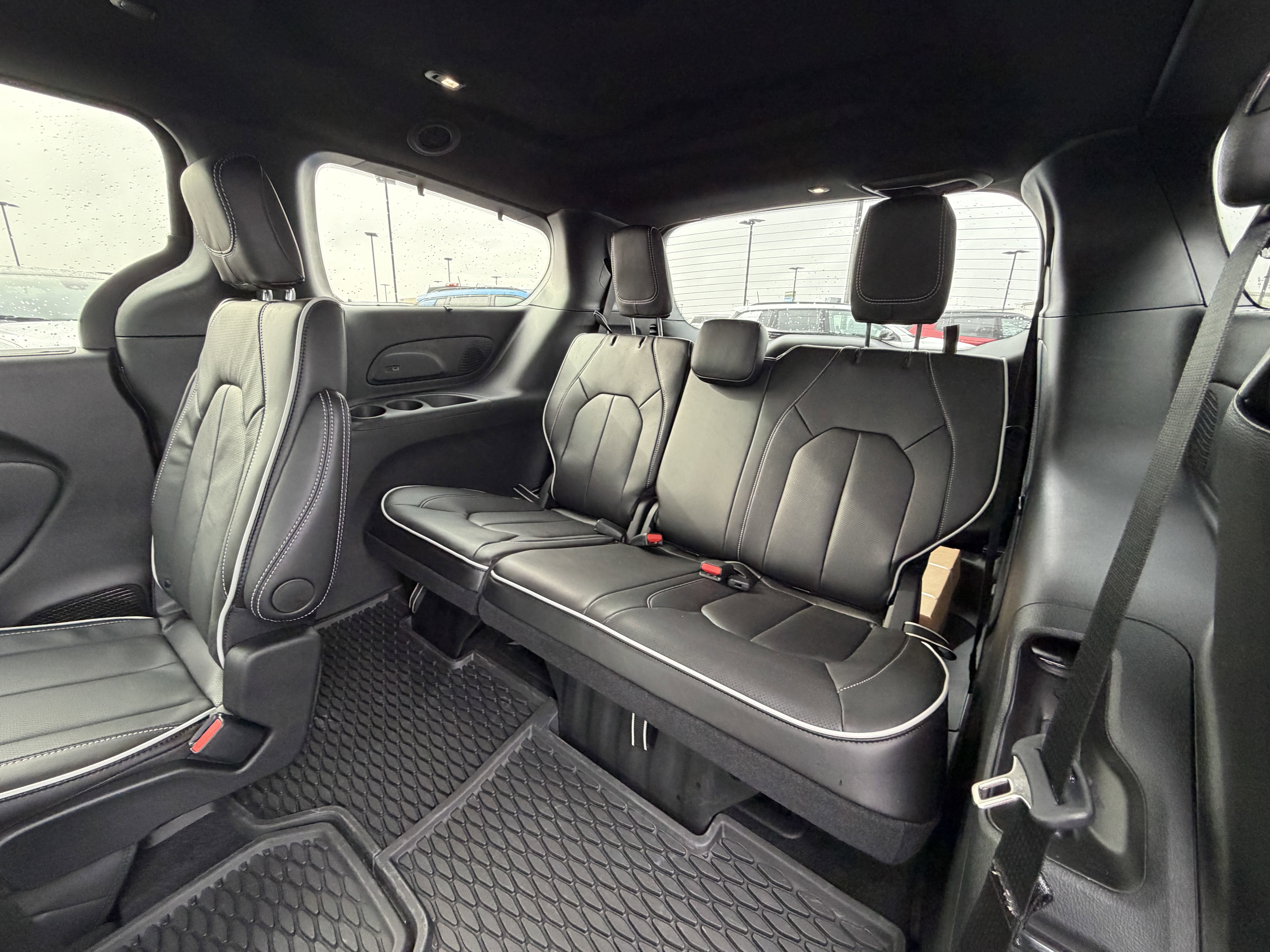 New 2026 Chrysler Pacifica Limited w/ Uconnect Theater Family Group image 13