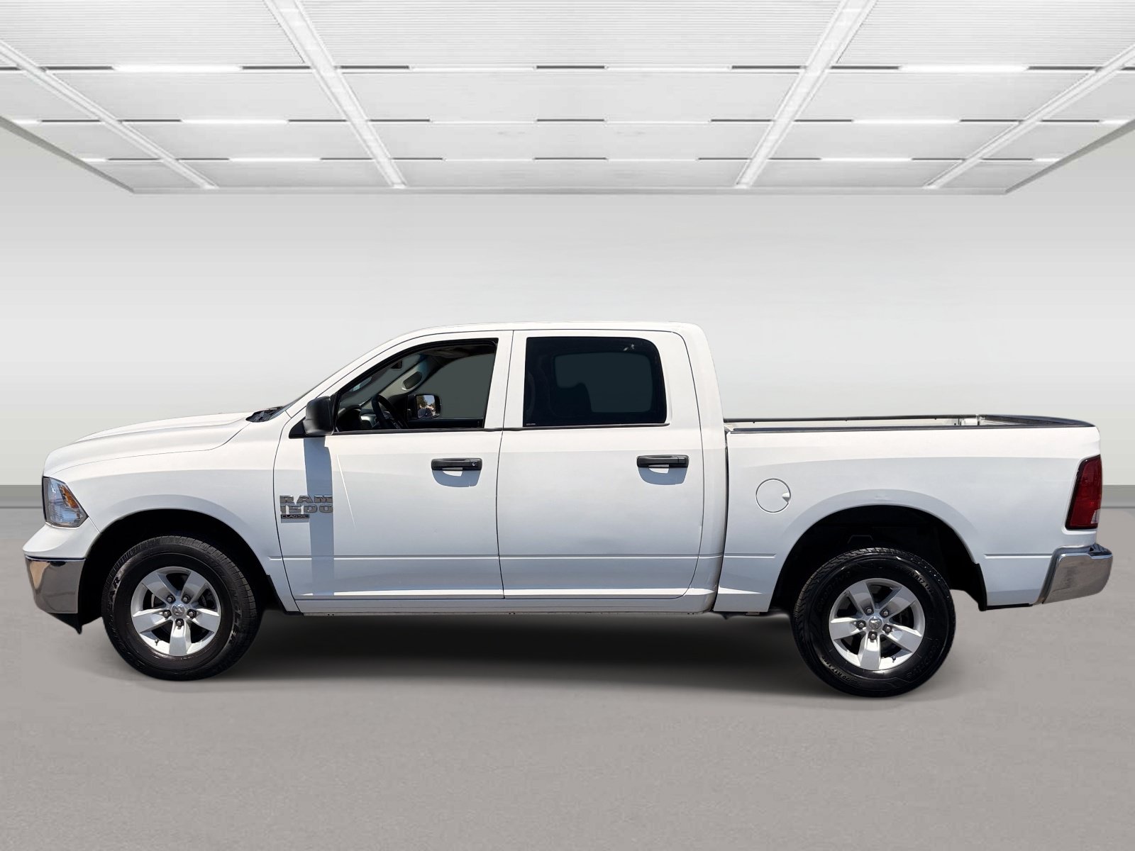 Used 2022 RAM 1500 Classic SLT RWD image 2