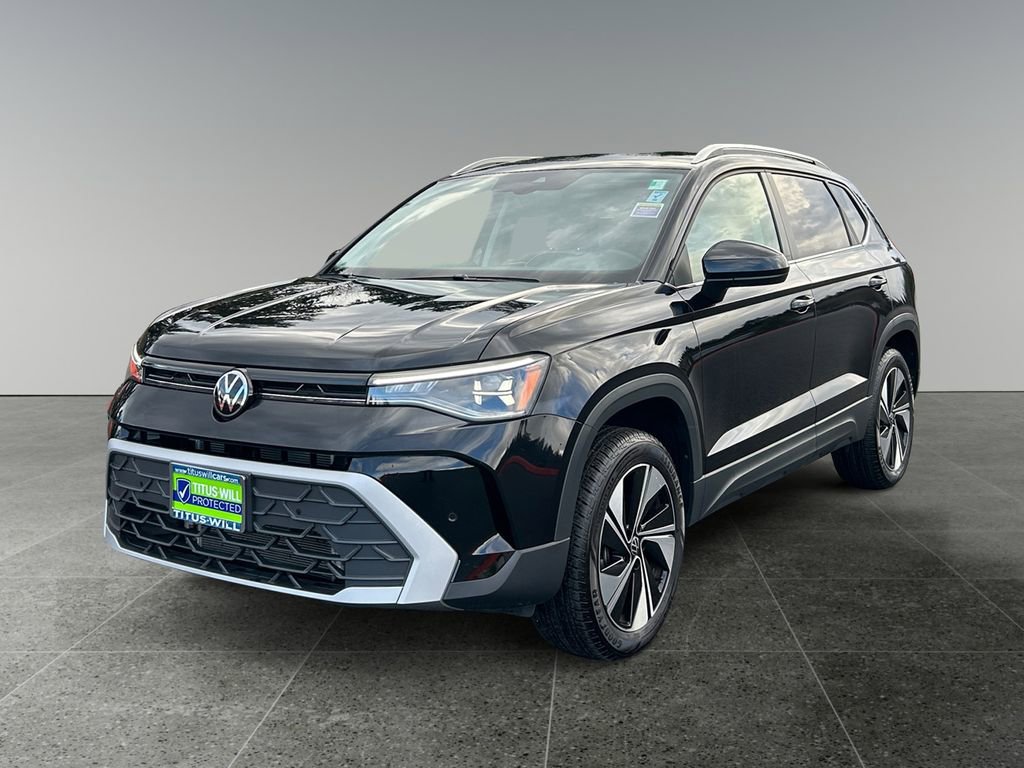 Used 2025 Volkswagen Taos SE AWD/4WD image 3