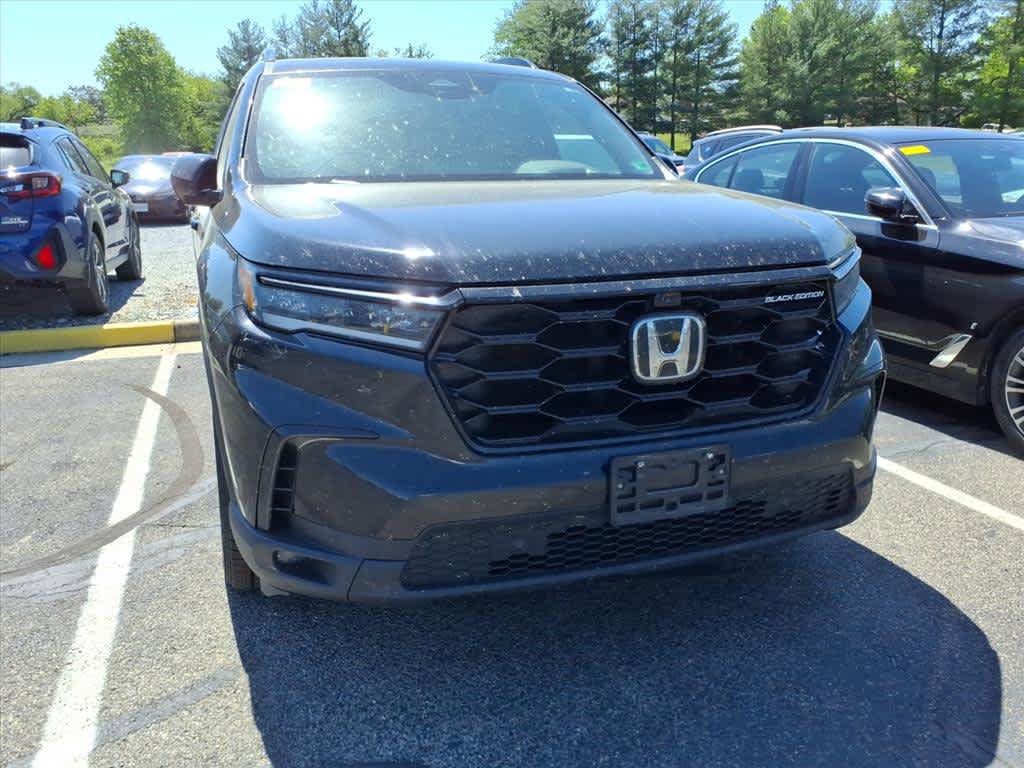 Certified 2025 Honda Pilot Black Edition image 9