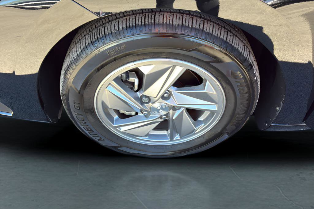 Certified 2025 Hyundai Elantra SE image 33