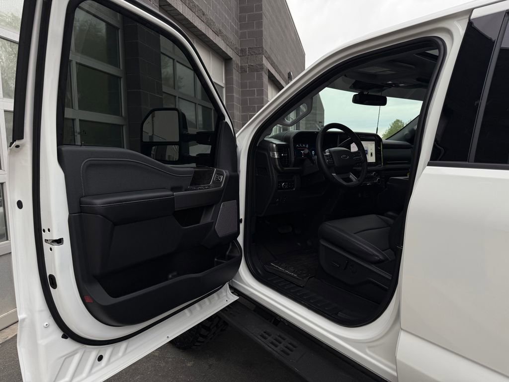 Used 2026 Ford F350 Lariat w/ Black Appearance Package AWD/4WD image 36
