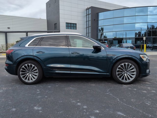 Used 2019 Audi e-tron Prestige w/ Prestige Package image 3