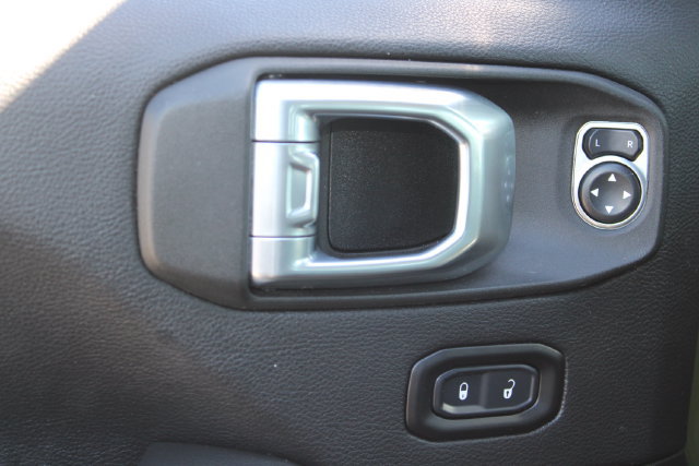 Used 2021 Jeep Wrangler Unlimited Rubicon AWD/4WD image 12