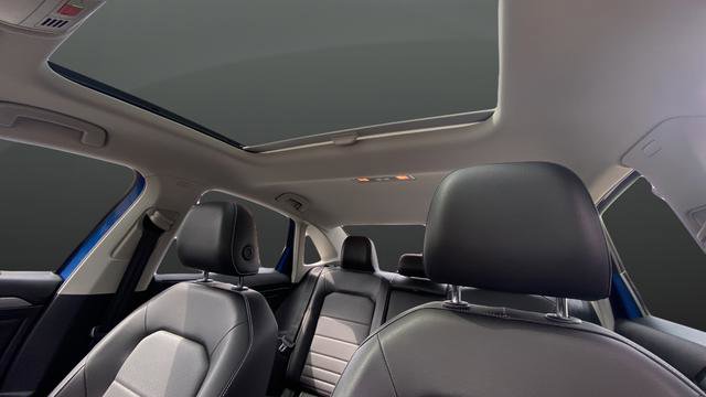 Used 2023 Volkswagen Jetta SE w/ Panoramic Sunroof Package FWD image 12