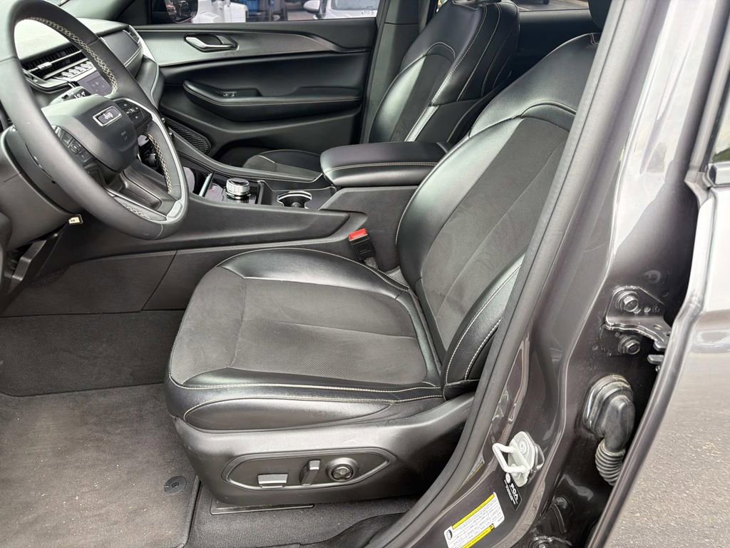 Used 2024 Jeep Grand Cherokee L Laredo AWD/4WD image 22