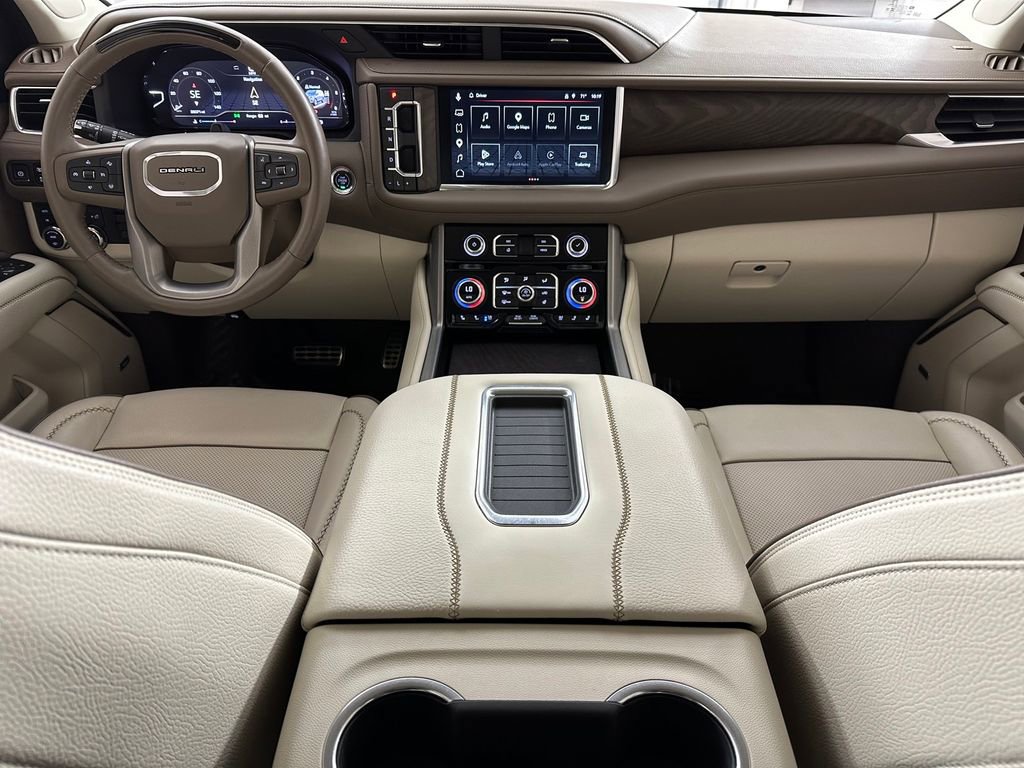 Used 2023 GMC Yukon XL Denali w/ Denali Reserve Package AWD/4WD image 3