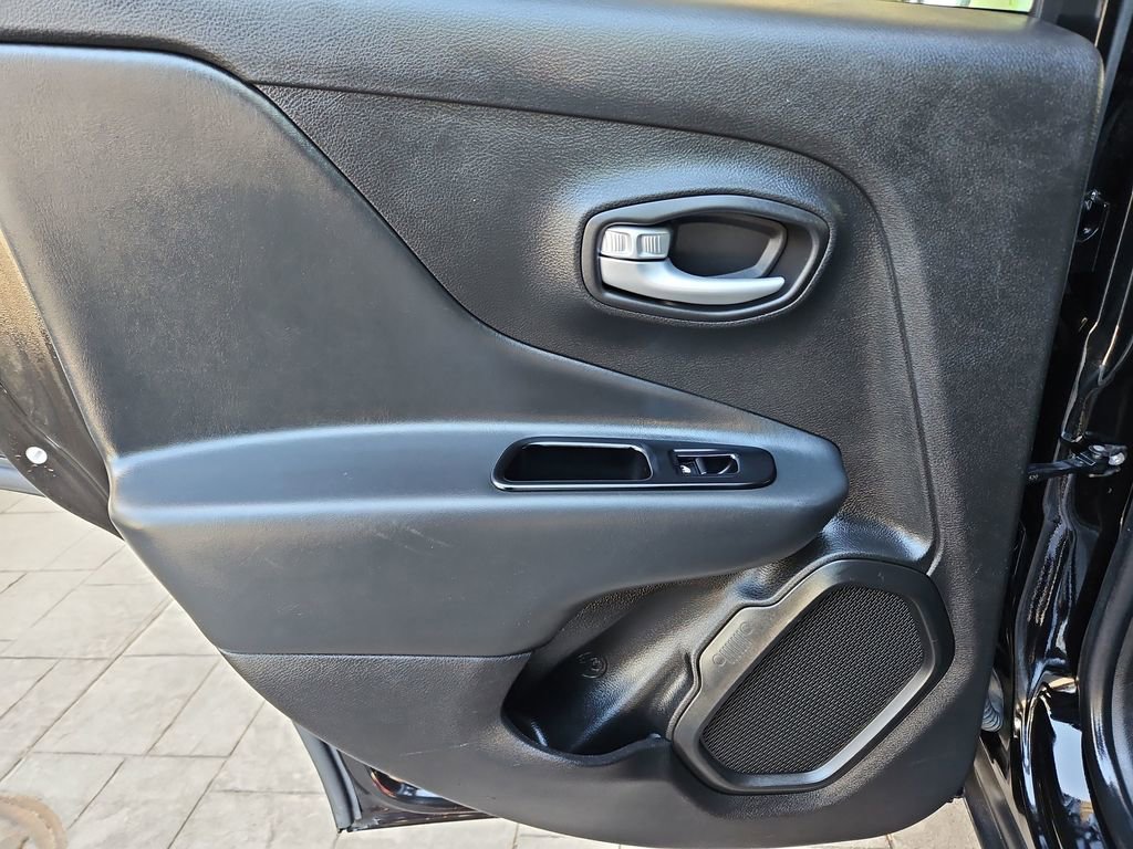 Used 2023 Jeep Renegade Trailhawk image 28