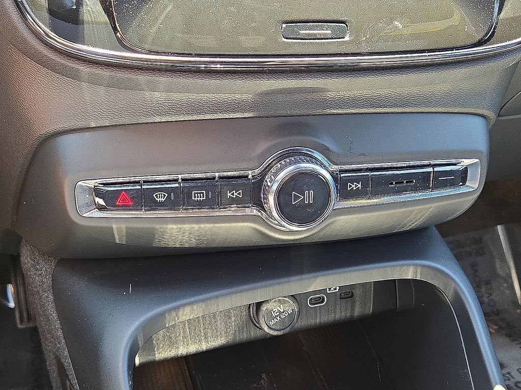 Certified 2023 Volvo C40 Recharge Core AWD/4WD image 29